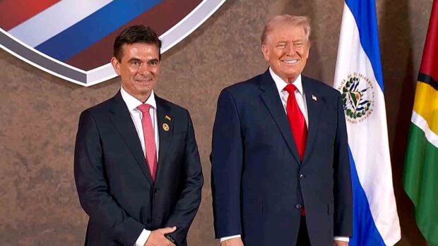 El presidente de Bolivia, Rodrigo Paz, junto a homólogo estadounidense, Donald Trump