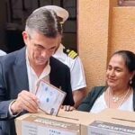 el presidente Rodrigo Paz emite su voto