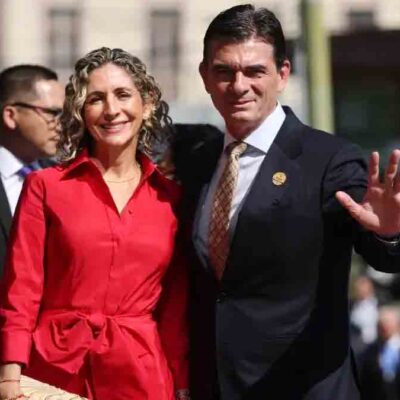 el presidente Rodrigo Paz junto a su esposa en Chile