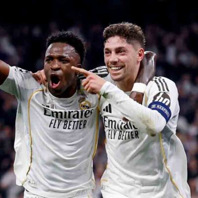 jugadores del Real Madrid celebran la victoria