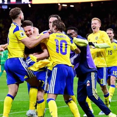 jugadores de Suecia celebran la clasificación