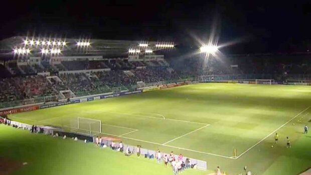 la mala iluminación del estadio Tahuichi Aguilera