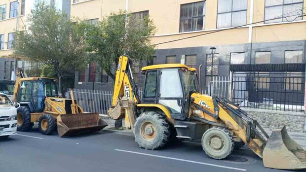 maquinaria pesada participa en el "tractorazo" en Cochabamba