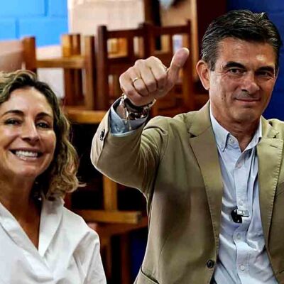La primera dama del Estado, María Elena Urquidi
