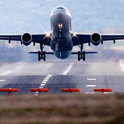 un avión alza vuelo en Bolivia