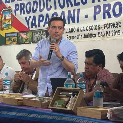 El viceministro de Comercio y Logística Interna, Gustavo Serrano en la reunión con productores del norte cruceño