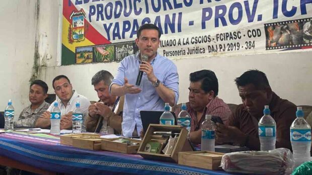 El viceministro de Comercio y Logística Interna, Gustavo Serrano en la reunión con productores del norte cruceño