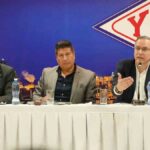 El presidente de YPFB en la reunión con los choferes