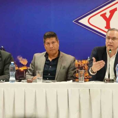 El presidente de YPFB en la reunión con los choferes
