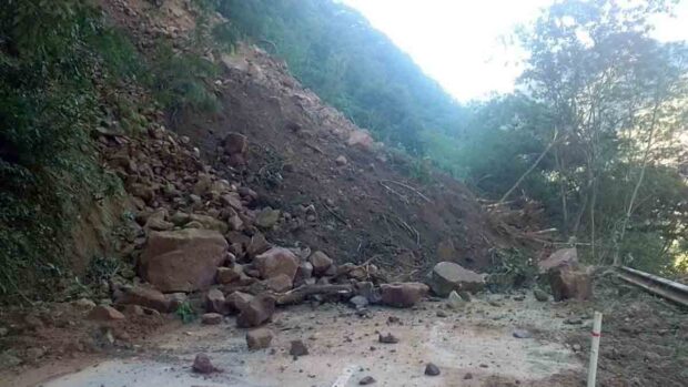 nuevo derrumbe en la ruta antigua Santa Cruz-Cochabamba