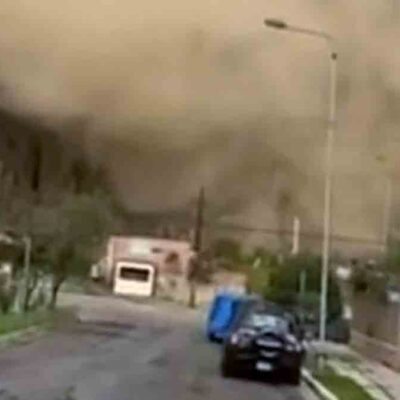 el momento del desprendimiento de una parte del cerro en Achumani