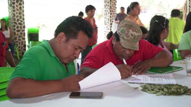 campesinos benianos firman acuerdo con el Gobierno