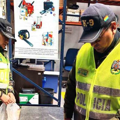 aprehenden a mujer con un arma de fuego en aeropuerto Jorge Wilstermann