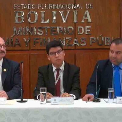 conferencia de prensa de autoridades de Gobierno