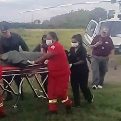 llega el cuerpo del copiloto del avión siniestrado