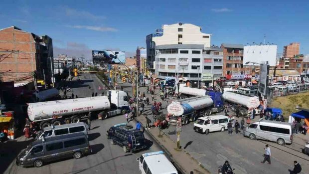 bloqueo de cisternas en El Alto