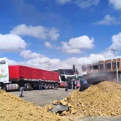bloqueo de transportistas en La Paz