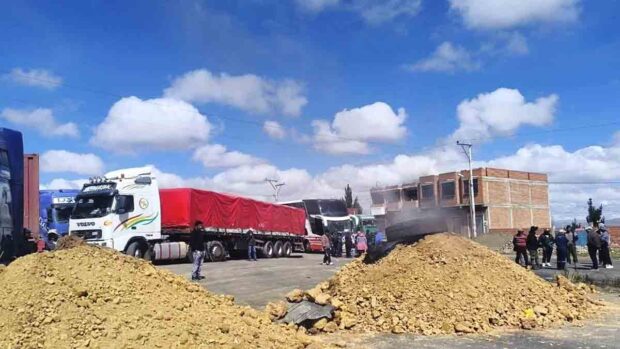 bloqueo de transportistas en La Paz