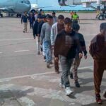 bolivianos expulsados desde Chile llega a Viru Viru