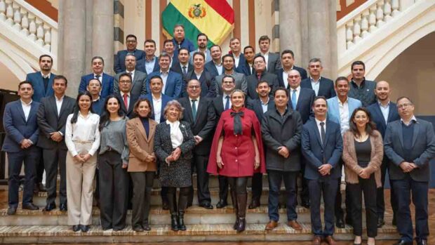 autoridades de Gobierno y ejecutivos de Cainco en Palacio Quemado