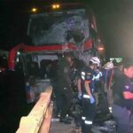 el bus que colisionó contra un camión