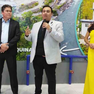 personal de ENDE explica el proyecto Irivizu
