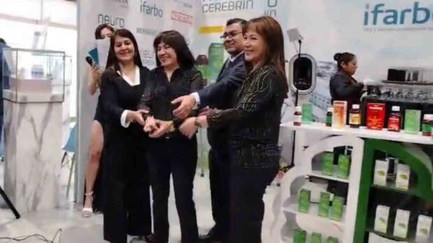 ejecutivos de Ifarbo en la inauguración de su estand en la Fexco 2026