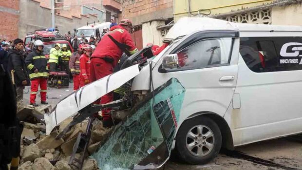 el minibús que se accidentó en La Paz