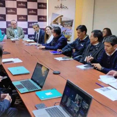 reunión de representantes de Naabol y personeros del Banco Mundial
