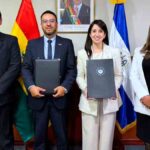 representantes de Bolivia y El Salvador