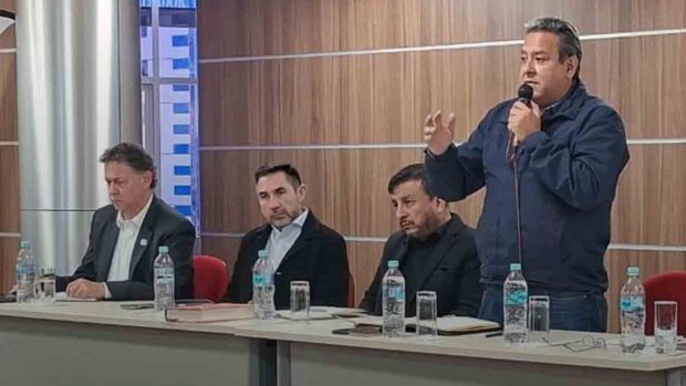 diálogo de autoridades de Gobierno con choferes en Oruro