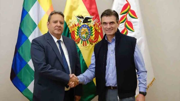 Sebastián Daroca junto al presidente Rodrigo Paz