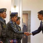 el presidente Rodrigo Paz saludo a los miembros del Alto Mando Militar