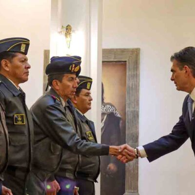 el presidente Rodrigo Paz saludo a los miembros del Alto Mando Militar