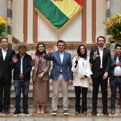 El presidente Paz junto a los gobernadores electos en Palacio Quemado