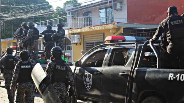 operativo policial en Santa Cruz