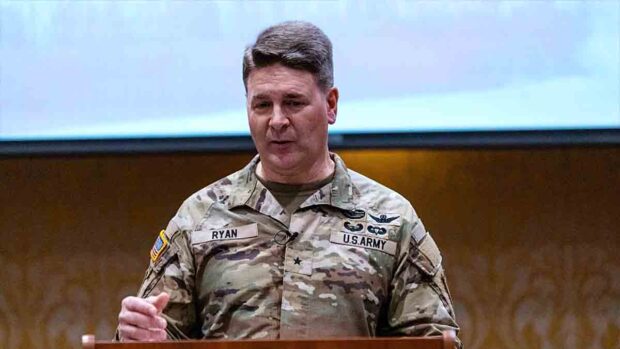 mayor general Philip J. Ryan, comandante general del Ejército Sur de Estados Unidos