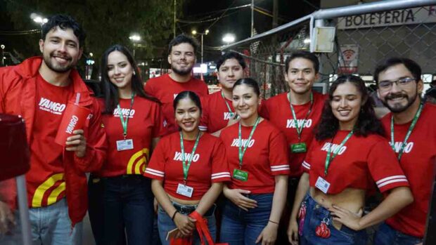 funcionarios de Yango en la Fexco