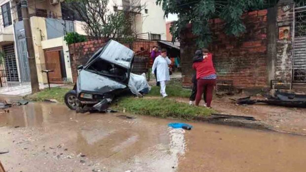el vehículo donde falleció la enfermera tras la colisión frontal