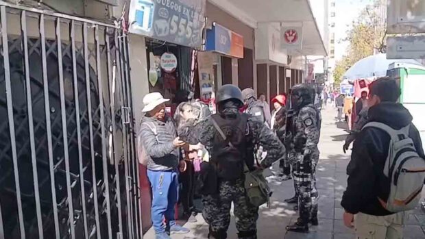 aprehenden a marchistas en Plaza Murillo