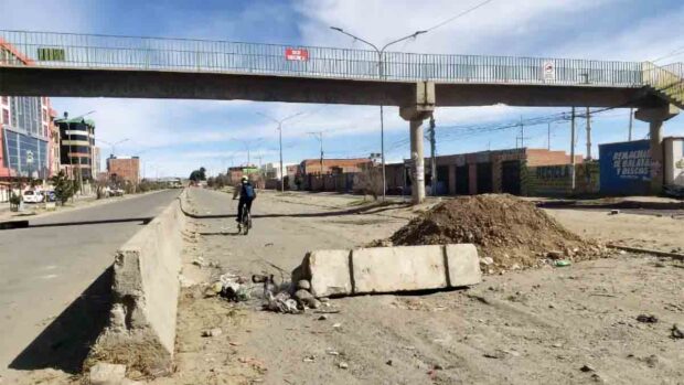 una avenida de El Alto bloqueada