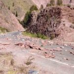 piedras sobre la carretera Cochabamba - Oruro