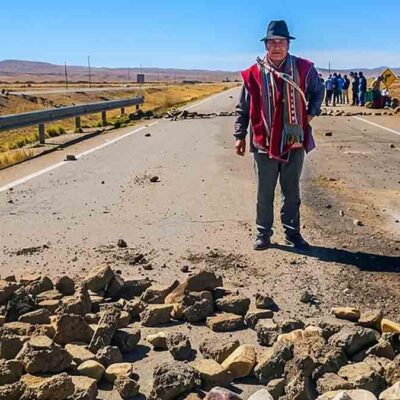 un punto de bloqueo en el altiplano paceño
