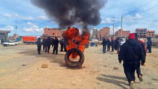 uno de los puntos de bloqueo en La Paz