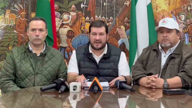 cívicos cruceños en conferencia de prensa