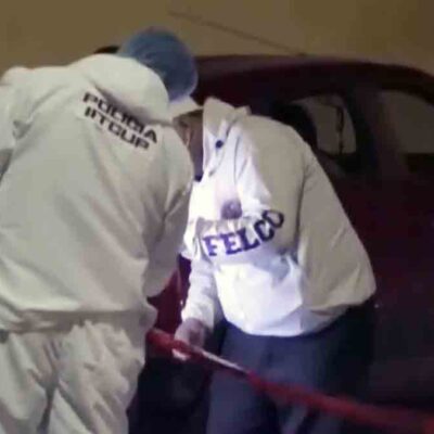 policías recolectan pruebas en el lugar donde se produjo el asesinato de Claure