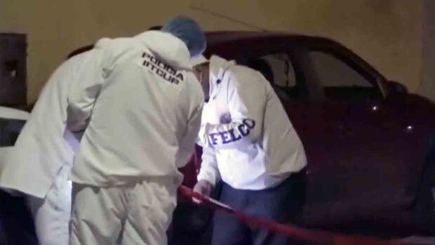 policías recolectan pruebas en el lugar donde se produjo el asesinato de Claure