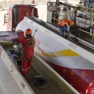 carguío de combustible en la planta de Senkata