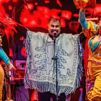 concierto de Los Kjarkas en el Fexco Arena