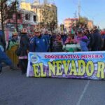cooperativistas mineros marchan de La Paz a El Alto